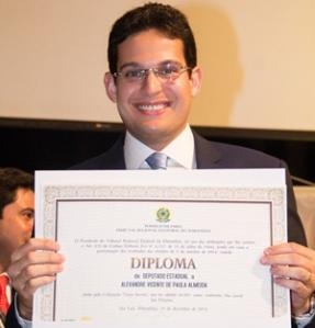 Alexandre Almeida sendo diplomado em seu segundo mandato