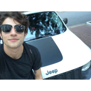 chay-suede-instagran-carro-jeep