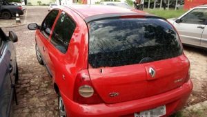 Carro do cantor Evandro Costa leva tiros