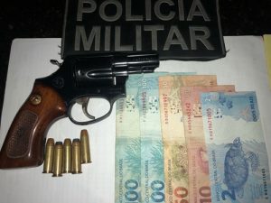 Arma e dinheiro apreendido após ronda policial no bairro vila osmar