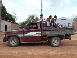 Pau de arara é o uso irregular de veículos para transportar alunos